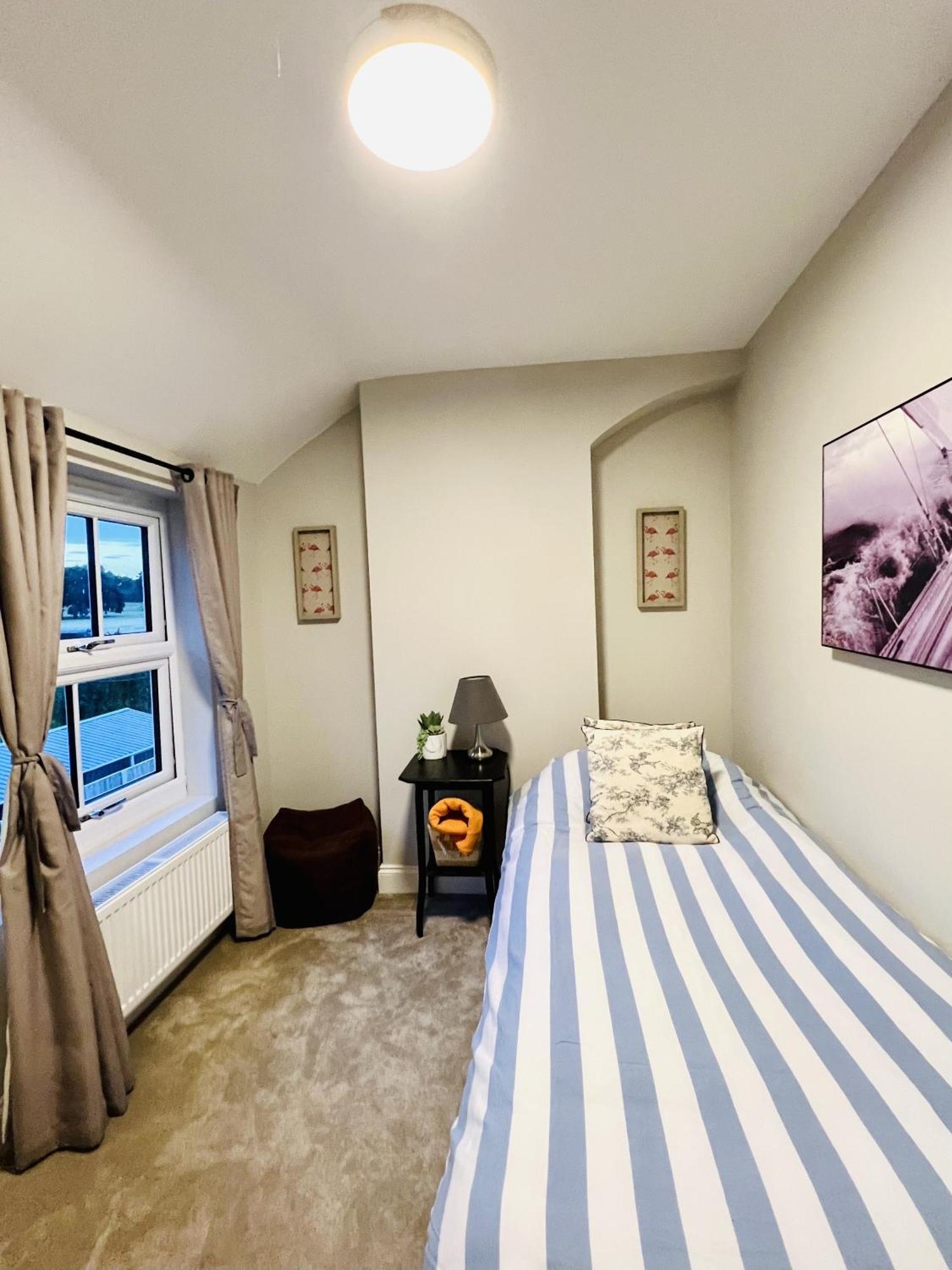 New Homely Countryside Escape Manningtree Room photo